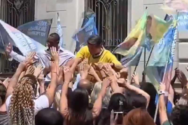 Dark Horse: surgem as primeiras imagens de Jim Caviezel como Jair Bolsonaro