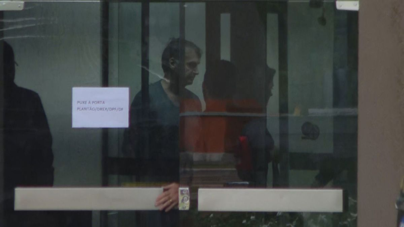 Moraes pede que PF se manifeste sobre barulho na cela de Bolsonaro