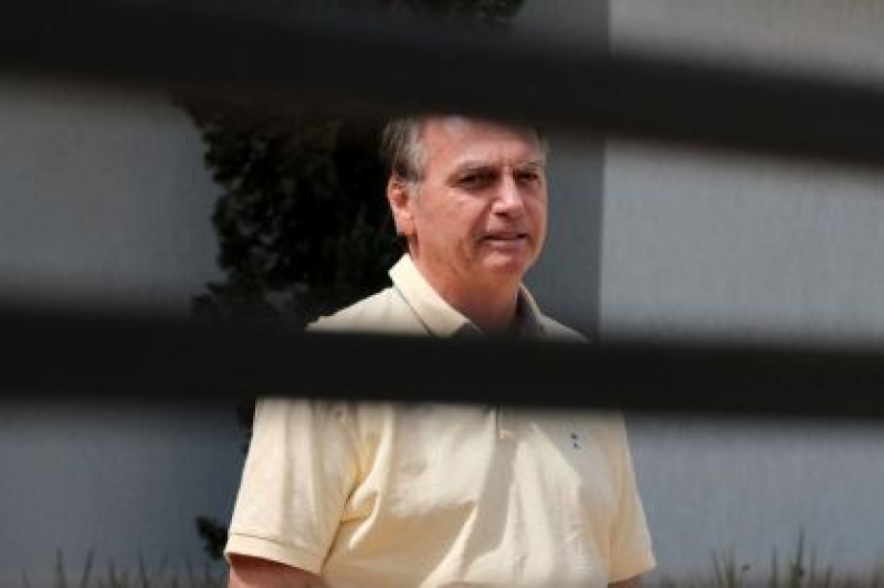 Bolsonaro passou mal na cadeia e está sendo monitorado de acordo com familiar