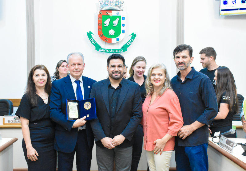 Irineu Koch recebe Comenda Ordem da Cruz Missioneira em noite de homenagem na Câmara de Santo Ângelo