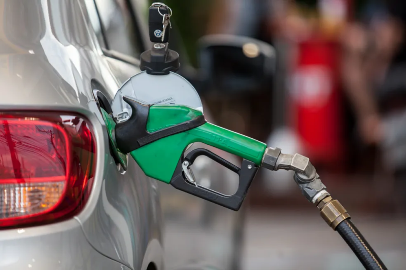 Governo anuncia subsídio ao diesel e promete punir postos por preços abusivos
