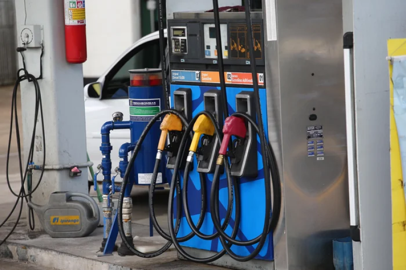 Preço do diesel bate recorde no RS, mas a gasolina ainda não superou 2021