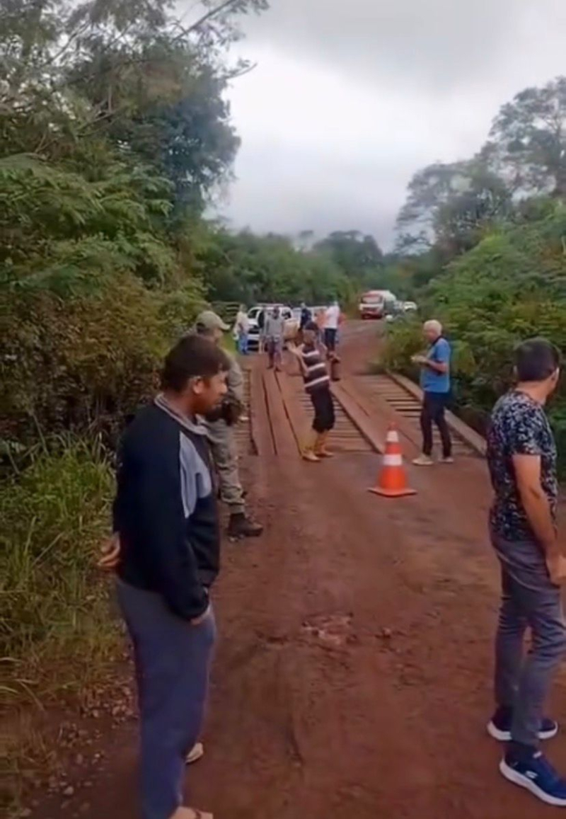 Manifestação na ERS-165 cobra construção de nova ponte sobre o Arroio Piraju