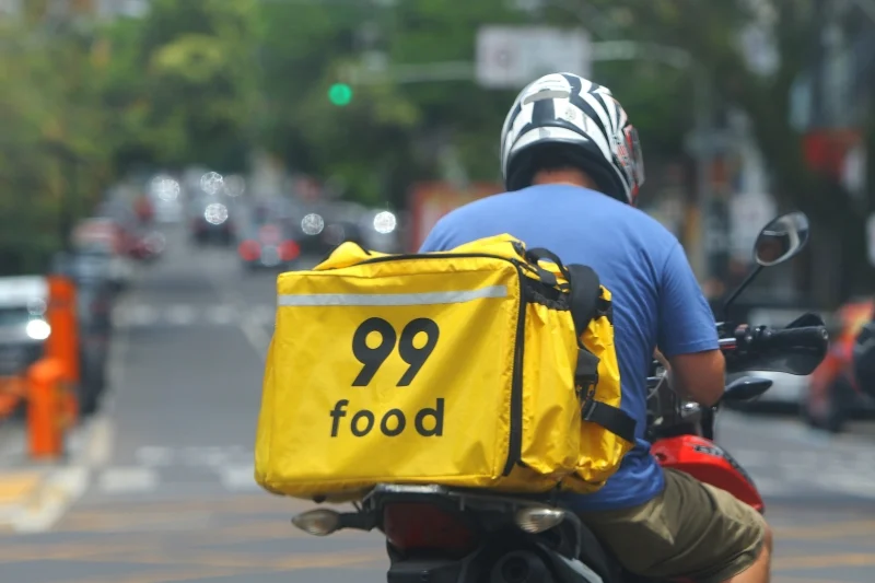 Justiça do Trabalho decide que motorista de aplicativo é trabalhador avulso digital e tem direitos pela CLT