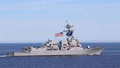 EUA interceptam e atacam navio cargueiro do Irã que tentou furar bloqueio naval