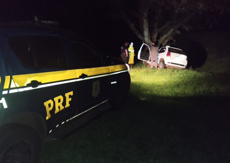 Condutora morre após veículo sair da pista e bater em árvore na BR-158 em Pejuçara