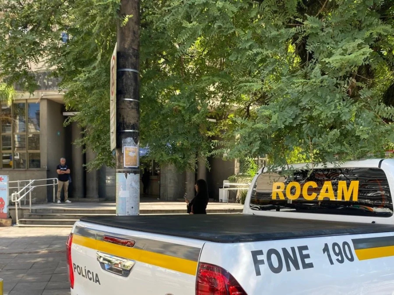 Mulher é estuprada em Porto Alegre a mando de líder de facção, que assiste ao crime com celular dentro do presídio