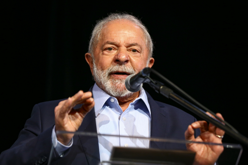 Lula manifesta solidariedade a Trump após tiros em jantar em Washington: Violência política afronta a democracia