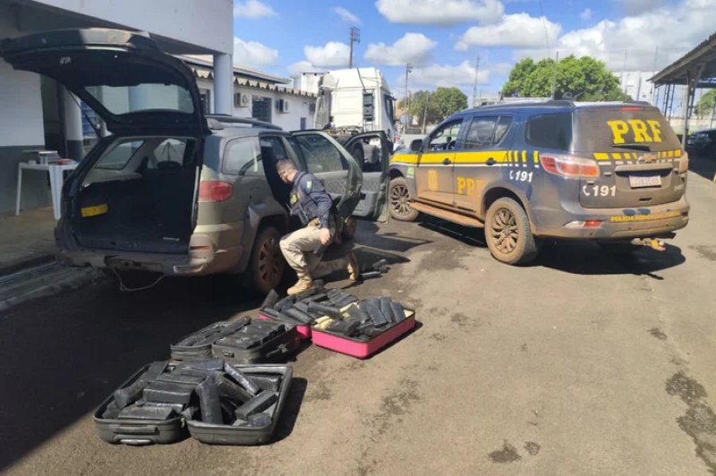 Após perseguição, casal de paraguaios é preso com mais de 100 quilos de maconha em Três Passos