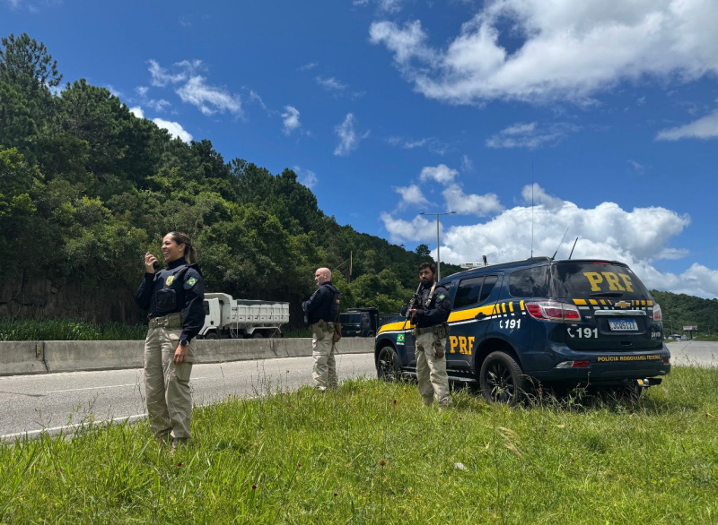 PRF apresenta balanço da 'Operação Dia do Trabalho 2026' nas rodovias federais do RS