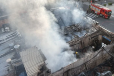 Incêndio atinge padaria no bairro Petrópolis, em Porto Alegre