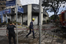 'Foi como meu pai pagou minha faculdade', diz filha de dono de chaveiro atingido por incêndio