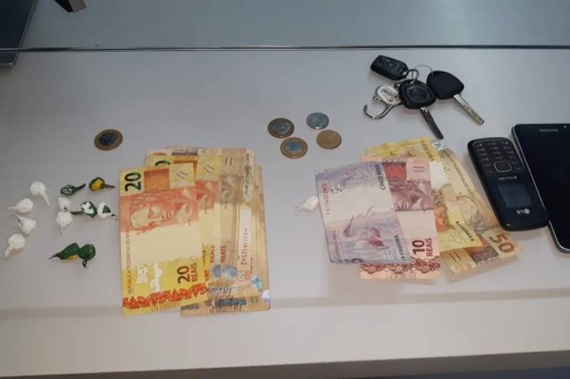 Dois homens são presos por tráfico de drogas