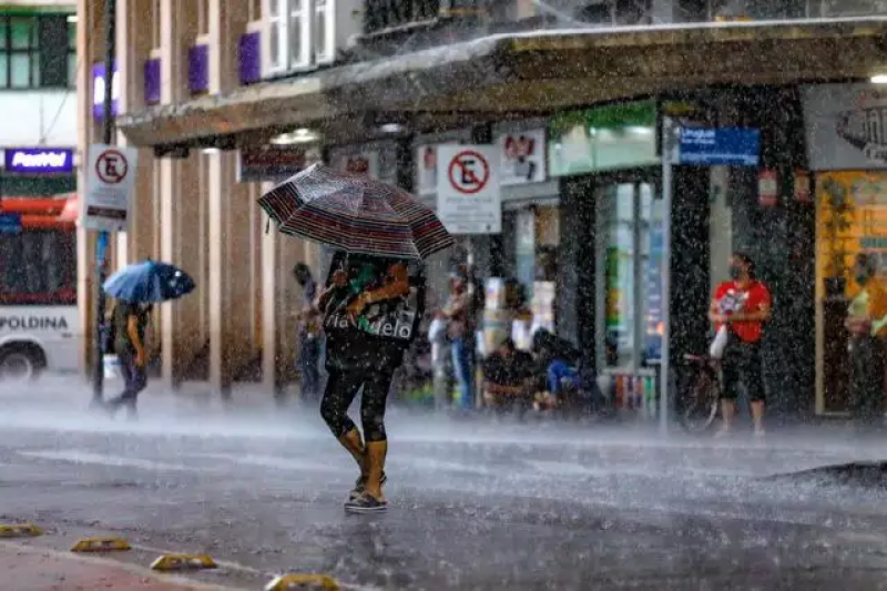 Ciclone bomba e frente fria intensa aumentam risco de vendavais no Rio Grande do Sul