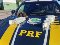 PRF apreende drogas, arma e produtos ilegais durante operação no RS