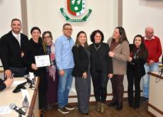 Câmara de Santo Ângelo homenageia profissionais da enfermagem em sessão especial