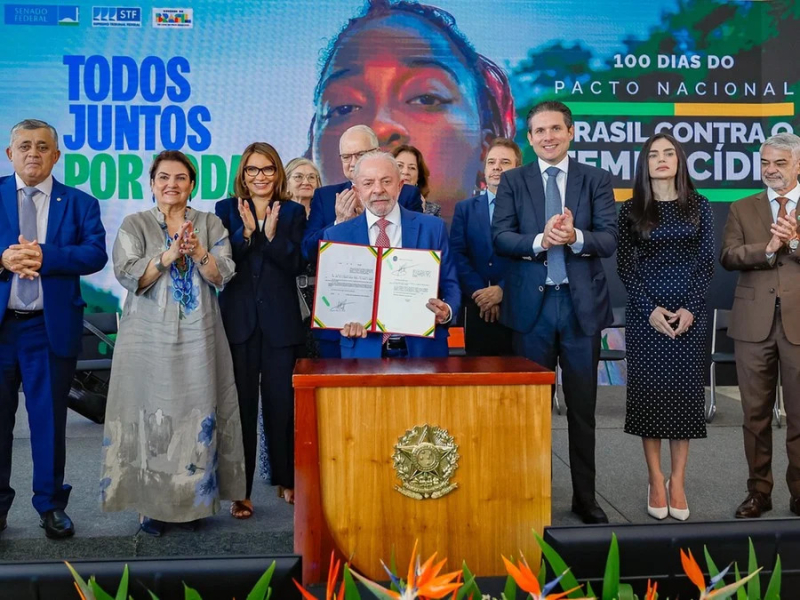 Lula cria cadastro de agressores em pacote contra violência às mulheres