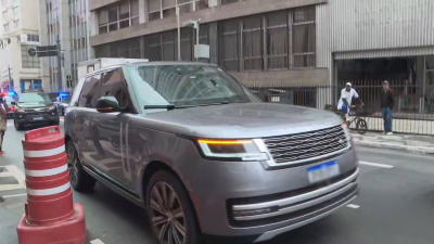 Cadillac Lincoln, Mercedes AMG, Land Rover e Jeep Comander foram apreendidos em mansão de Deolane