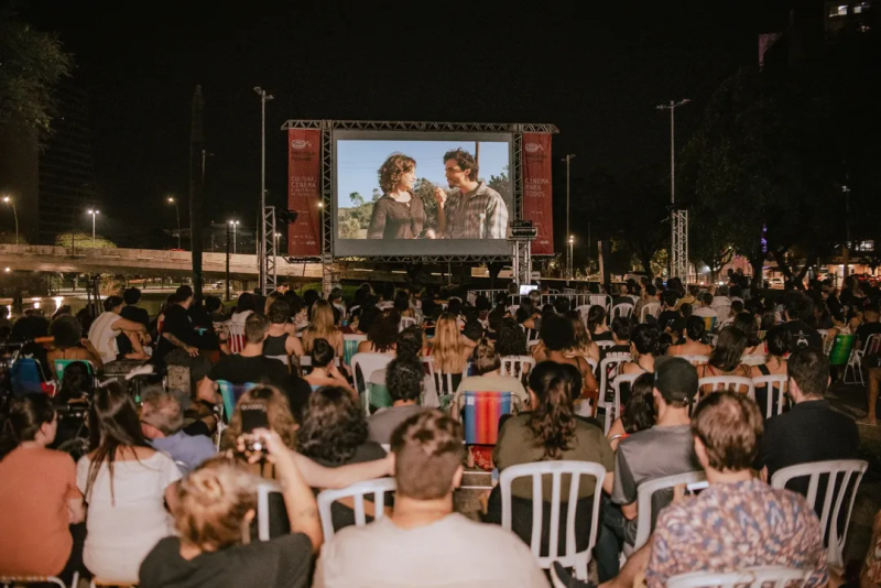 Cinema ao ar livre em frente à Catedral contará com distribuição gratuita de pipoca e quentão
