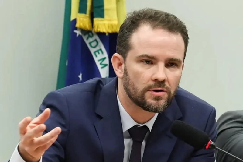 Declaração do Imposto de Renda pode se tornar automática em até três anos, diz ministro da Fazenda