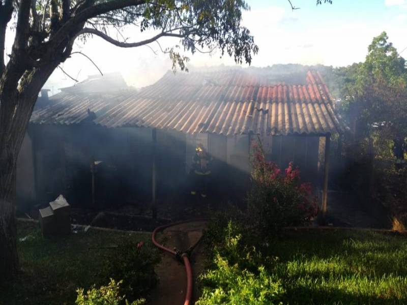  Incêndio destrói residência em Santo Ângelo 