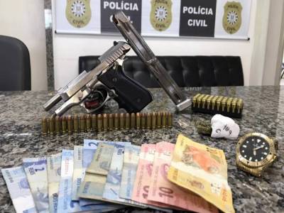  ???????Polícia Civil prende três pessoas por tráfico em Santo Ângelo