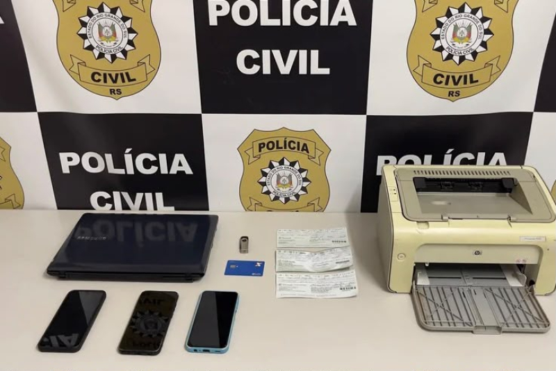 Três homens são presos em flagrante por uso de cheques clonados e estelionato em Erechim