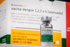 Ministério da Saúde suspende vacina da dengue do Butantan após o registro de duas mortes