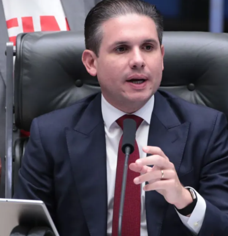 Hugo repete texto do fim da 6x1 para pressionar Planalto e destravar Câmara