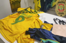 Copa do Mundo: uma tonelada de camisas falsas são apreendidas pela PCDF