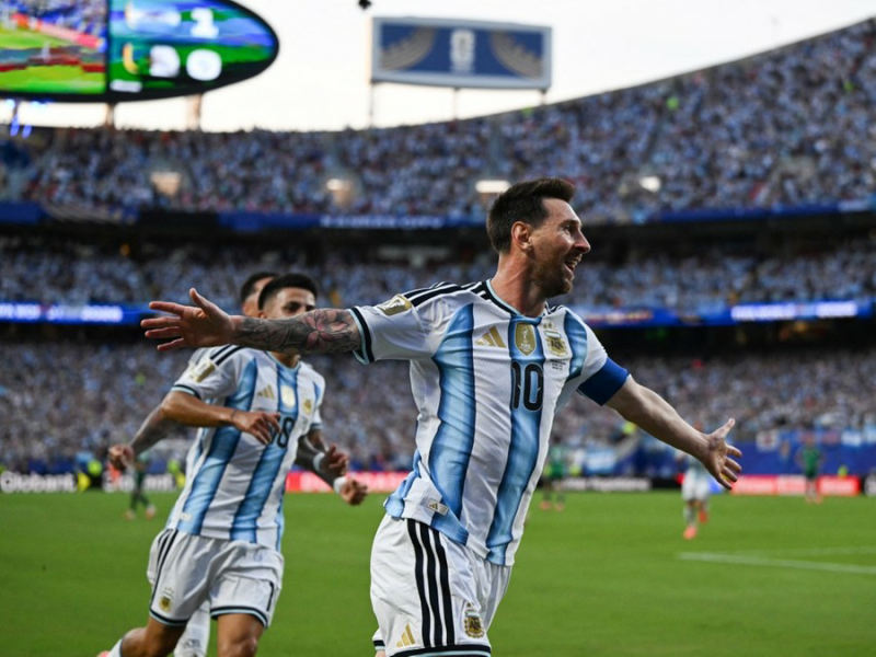 Com hat-trick de Messi, Argentina goleia Argélia na estreia da Copa do Mundo
