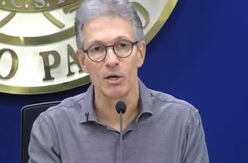 Zema critica Flávio Bolsonaro e reacende tensão política em meio a caso envolvendo banqueiro