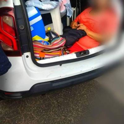 Argentino é flagrado pela polícia transportando sogra no porta-malas