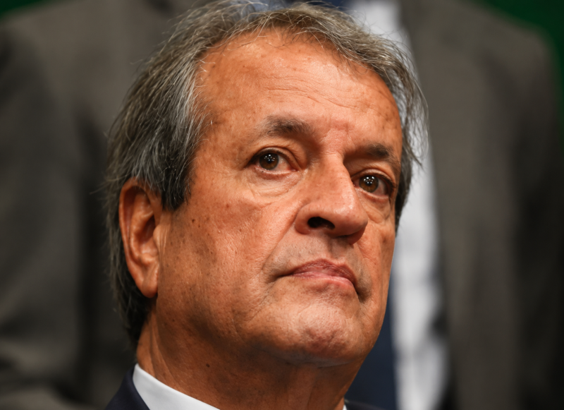 Presidente do PL diz que impasse entre Michelle e Flávio ameaça a eleição