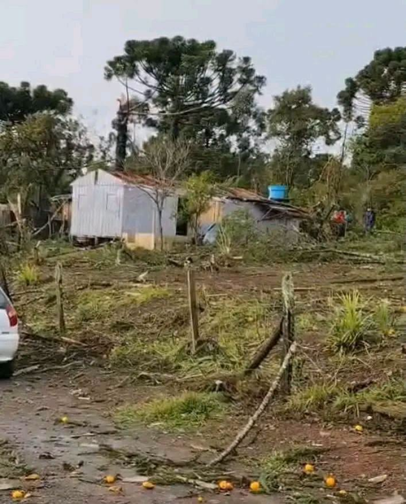 Tempestade causa destruição na comunidade do Imbu, em Reserva
