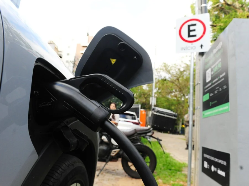 Carros elétricos: o impacto da explosão de vendas no Brasil