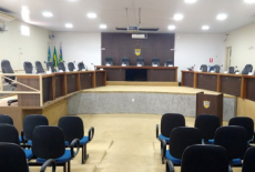 Vereadora que admitiu agredir cadela com vassoura pode ter mandato cassado no RS