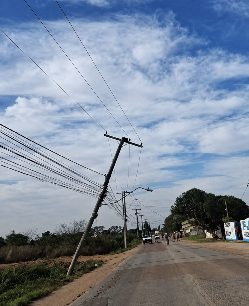 Vendaval deixa 800 casas sem luz em Bagé; tempo piora no fim de semana