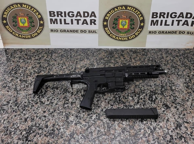 Brigada Militar apreende submetralhadora após informação sobre possível atentado em Santo Ângelo