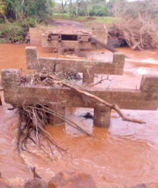 Ponte é destruída pela força da chuva em Cerro Largo