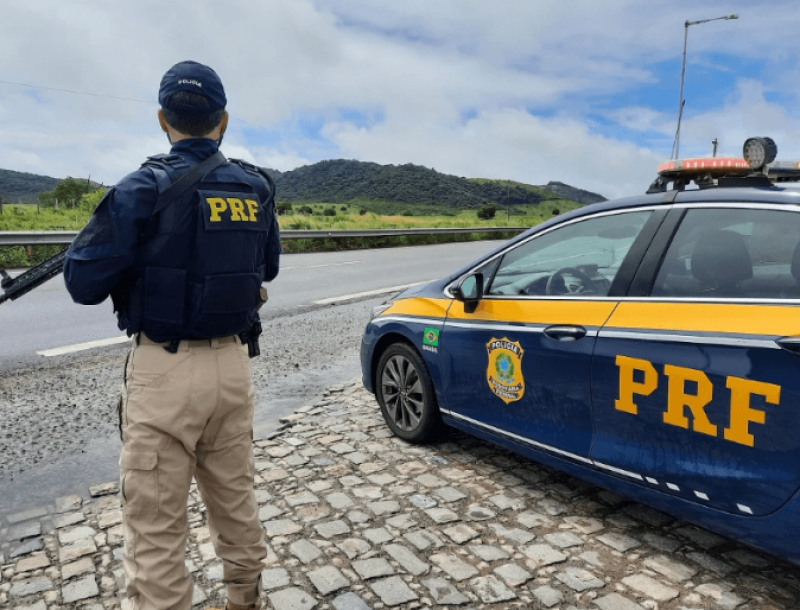 Mulher que se diz influenciadora e constava como morta é presa usando identidade falsa na BR-285