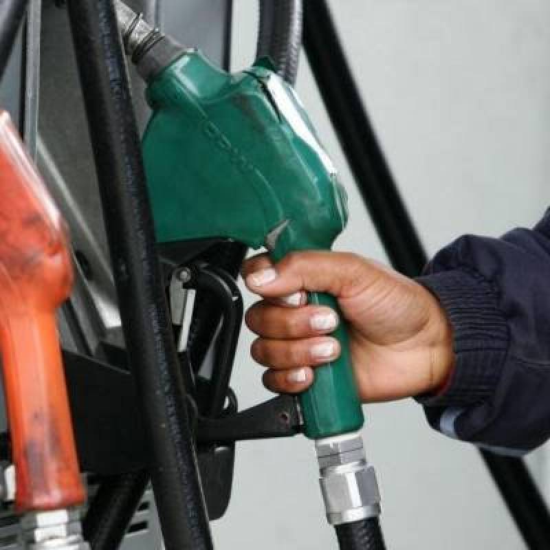 Petrobras anuncia aumento de 3% no preço médio da gasolina