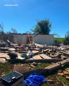 Família faz campanha após perder tudo em tornado em Giruá