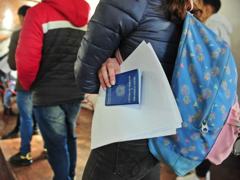 Desemprego cai para 5,4% no segundo trimestre