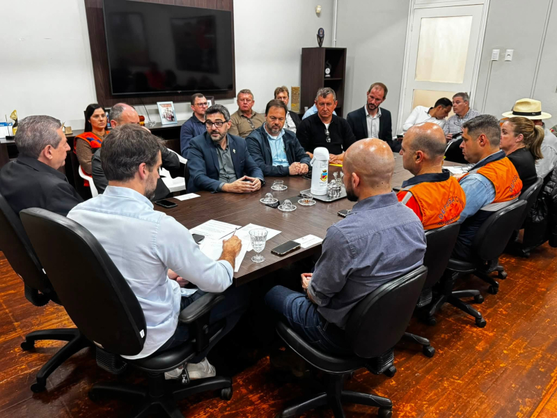 Governador Eduardo Leite anuncia R$ 1 milhão para municípios atingidos
