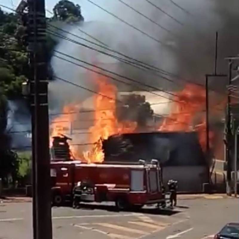 Incêndio consome casa em Panambi