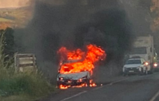 Carro pega fogo na ERS-307 entre Cândido Godói e Santa Rosa