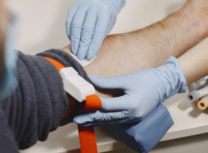Doação de sangue: novas regras reduzem espera após tatuagem e piercing