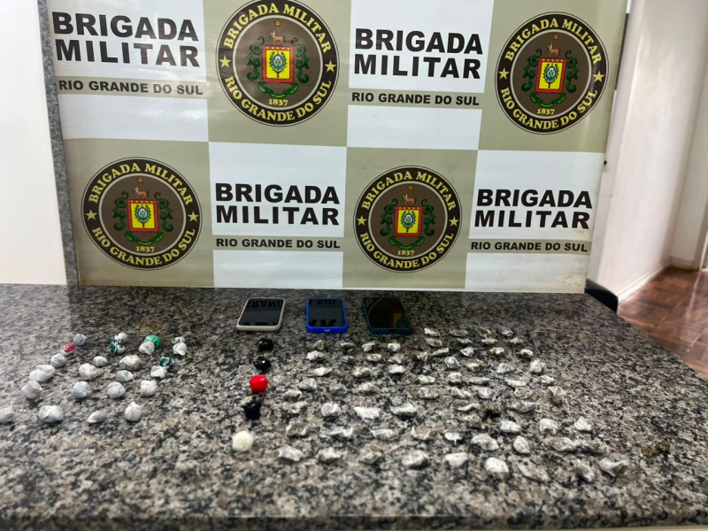 Brigada Militar prende três homens por tráfico de drogas no bairro Aguiar, em Santo Ângelo