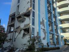 Terremoto de magnitude 7,7 atinge a Indonésia